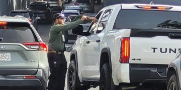 San Juan lleva campaña de preparación para la temporada de huracanes directamente a la ciudadanía