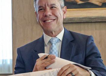 Miguel Romero busca privatizar por hasta 90 años sector de El Escambrón a entidad privada, sin subasta.