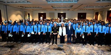 Gobierno celebra primera graduación de bomberos de esta administración y entrega ocho nuevos camiones de extinción