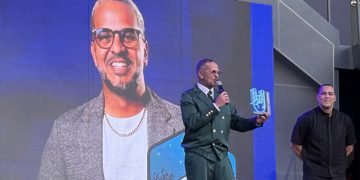 Norberto Vélez gana “Mejor Canal por Sesiones de la Loma” en la Convención Tu Música Urbano