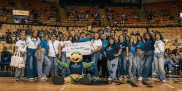 Northbridge University apoya a la juventud con donativo a clase graduanda en Arecibo