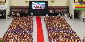 UPR en Humacao gradúa a 438 nuevos profesionales