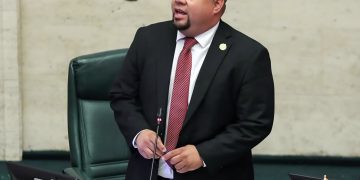 Representante Colón Rodríguez radica Resolución para proteger a comerciantes ambulantes y detener desalojos en servidumbres estatales   