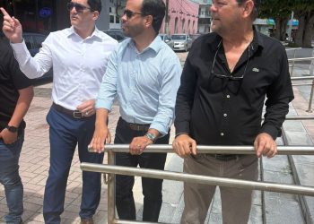 Alcalde de Quebradillas presenta al secretario de Vivienda las necesidades del pueblo