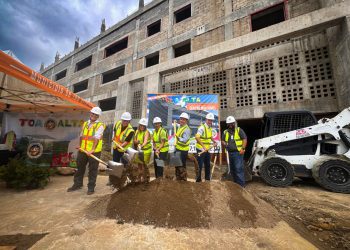 Toa Alta coloca la primera piedra de su nuevo edificio multiusos en el casco urbano
