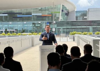 Aerostar inaugura puente peatonal que conecta directamente el estacionamiento multipisos con el Terminal A del Aeropuerto Luis Muñoz Marín