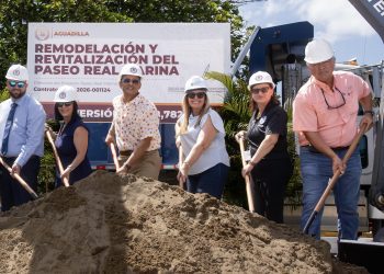 Alcalde de Aguadilla Julio Roldán hace la colocación de la primera piedra para la rehabilitación del Paseo Real Marina cumpliendo su compromiso con su gente