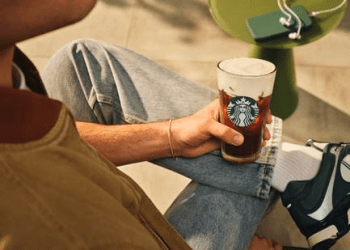 Starbucks presenta bebidas con Protein Cold Foam y una colección de productos inspirados en el deporte en Puerto Rico