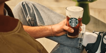 Starbucks presenta bebidas con Protein Cold Foam y una colección de productos inspirados en el deporte en Puerto Rico