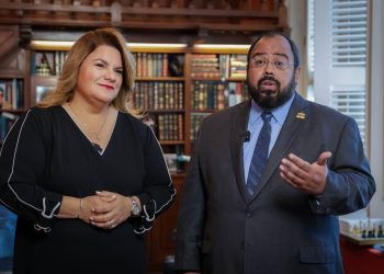 Gobernadora otorga la permanecia a 163 directores escolares