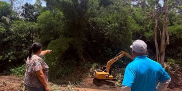 Alcaldesa de Gurabo fortalece plan preventivo con limpieza de quebradas y cuerpos de agua