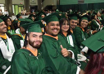 RUM celebra su centésima decimotercera graduación con 1,715 graduandos