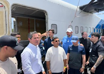 Empresarios y personalidades logran el despegue del primer vuelo a Venezuela con ayuda humanitaria