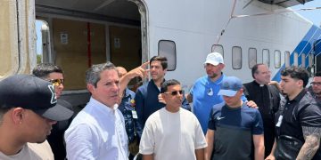 Empresarios y personalidades logran el despegue del primer vuelo a Venezuela con ayuda humanitaria