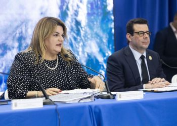 Alcaldes del PNP respaldan a la gobernadora tras la sorpresiva salida de Domenech