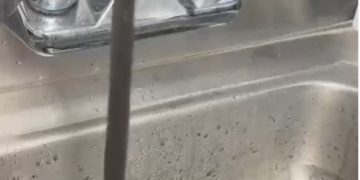 Salen aguas negras de las tuberías del Hospital Pavía de Hato Rey