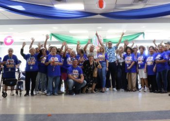 Un centenar de adultos mayores participan en primer campamento de verano en Camuy 