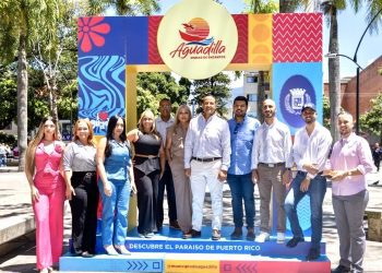 Aguadilla inaugura exhibidor turístico en el Parque Principal de Itagüí, Colombia