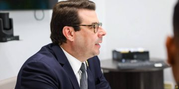 Domenech rechaza alegaciones de exfuncionarios del DDEC y asegura que “prevalecerá la verdad objetiva”