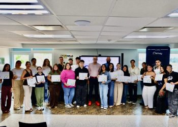 Gobierno Municipal de Camuy entrega $25,200 en incentivos a participantes del Primer Internado de Verano Municipal Juan Erasmo Trujillo Cardona