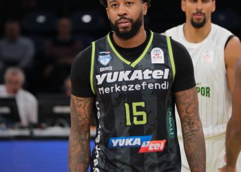 Isaiah Miles sustituye a Rashard Kelly