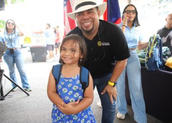  Joe “Joito” Colón une esfuerzos con agencias para llevar apoyo y alegría a estudiantes de residenciales públicos en Utuado