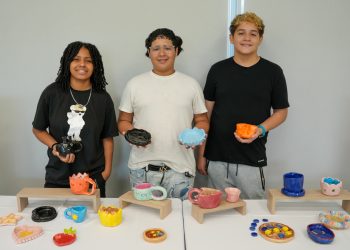 Jóvenes artistas exponen sus obras en cerámica al culminar talleres de arte para prevenir y sanar la violencia