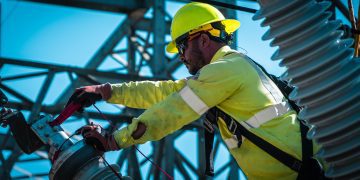 LUMA energiza tres nuevos transformadores en subestaciones para fortalecer el sistema eléctrico