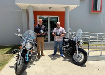 Representante Figueroa entrega dos motoras a la Policía Municipal de Isabela