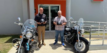 Representante Figueroa entrega dos motoras a la Policía Municipal de Isabela