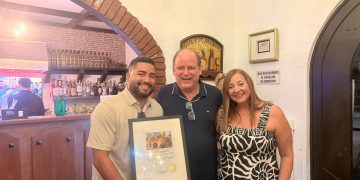 50 años de sabor y tradición: reconocen trayectoria del Restaurante Tenedor Juncos