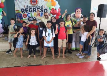 Sobre 500 estudiantes de Moca regresan listos al inicio escolar 2026-2027