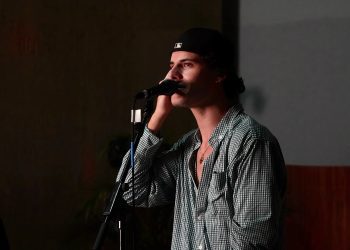 Fabián hace su debut en Miami con un jam session que deja ver su fuerza como artista en vivo