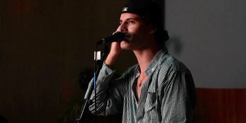 Fabián hace su debut en Miami con un jam session que deja ver su fuerza como artista en vivo