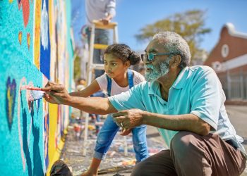 AARP busca voluntario 50+ destacado y otorgará donativo de $1,500 a su causa comunitaria