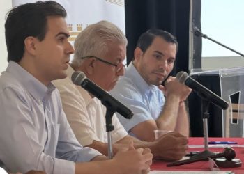 Alcaldes apoyan soluciones presentadas por comisionado residente ante crisis AAA.