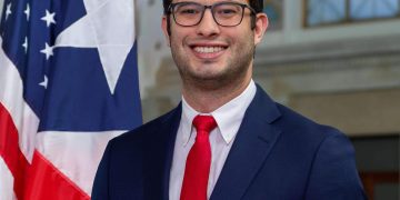 Ferrer rechaza propuesta de cobrar por el acceso a áreas de El Yunque y advierte que castigaría a las familias puertorriqueñas