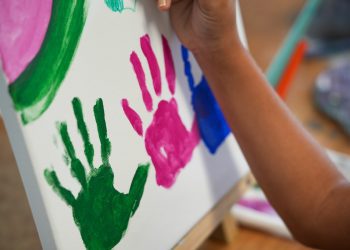 La niñez de Hogar Ruth sana las heridas de la violencia doméstica a través del arte que exhibirá en Ballajá