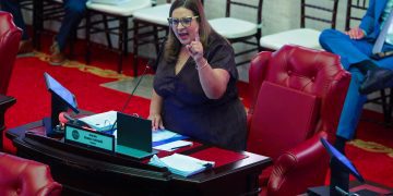 Senado aprueba medidas para atender la crisis de pagos de salud y regular servicios estéticos en la Isla