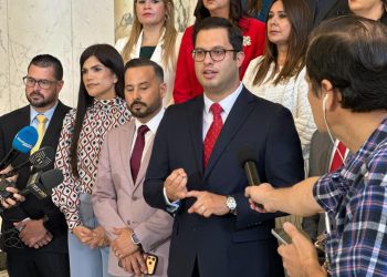 Populares adelantan parte de su agenda de cara nueva sesión legislativa, y tildan de insensible a la Gobernadora por celebrar fiestas de recaudación de fondos en medio de crisis de agua y luz