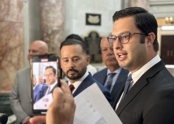 Ferrer afirma que Jenniffer González debería abochornarse por mantener a Luis González al frente de la AAA mientras miles de familias siguen sin agua