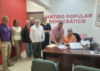 Policía retirado asume formalmente la presidencia del PPD en Toa Baja