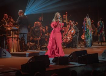 Lena Burke le celebra un carnaval a  Celia Cruz
