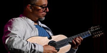 Quique Domenech ingresa al Salón de la Fama de la Música de Puerto Rico tras más de cuatro décadas llevando el cuatro a nuevos escenarios