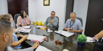 Alcaldesa de Aguas Buenas reúne a directores escolares para atender las necesidades y coordinar trabajos en las escuelas públicas del municipio