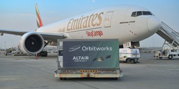 Emirates SkyCargo transporta el Altair-1 de Orbitworks, el primer satélite comercial impulsado por IA desarrollado y fabricado en los EAU