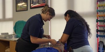 Carlos Beltrán Baseball Academy realiza clínica cardiovascular para estudiantes atletas