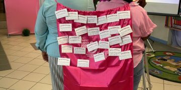 Ceiba lleva mensaje de prevención del cáncer de seno a sus empleadas y participantes del Centro de Edad Avanzada