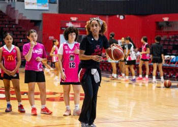 Young Kingz Foundation fortalece su compromiso con el desarrollo deportivo junto a las Gigantes de Carolina