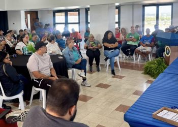 Municipio de Cataño entrega primeras 80 cartas de permanencia a empleados municipales